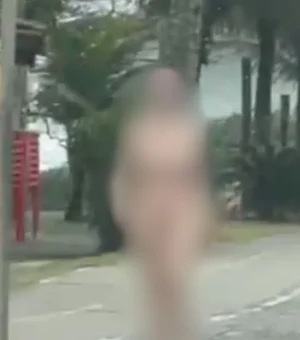 Mulher presa nua após matar pai diz que se prostituía por influência dele