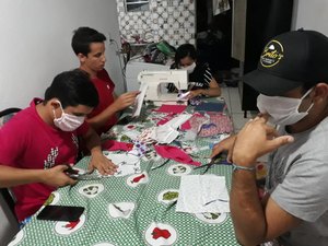 Em vez de figurinos, Canarraiá confecciona máscaras para distribuir à comunidade