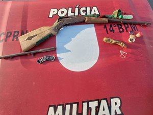 Polícia apreende espingarda de motoqueiro em Jundiá