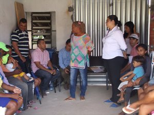 Assistentes sociais da Emater orientam famílias quilombolas de Arapiraca
