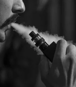 Cigarro eletrônico deixa usuário mais vulnerável à Covid, diz estudo