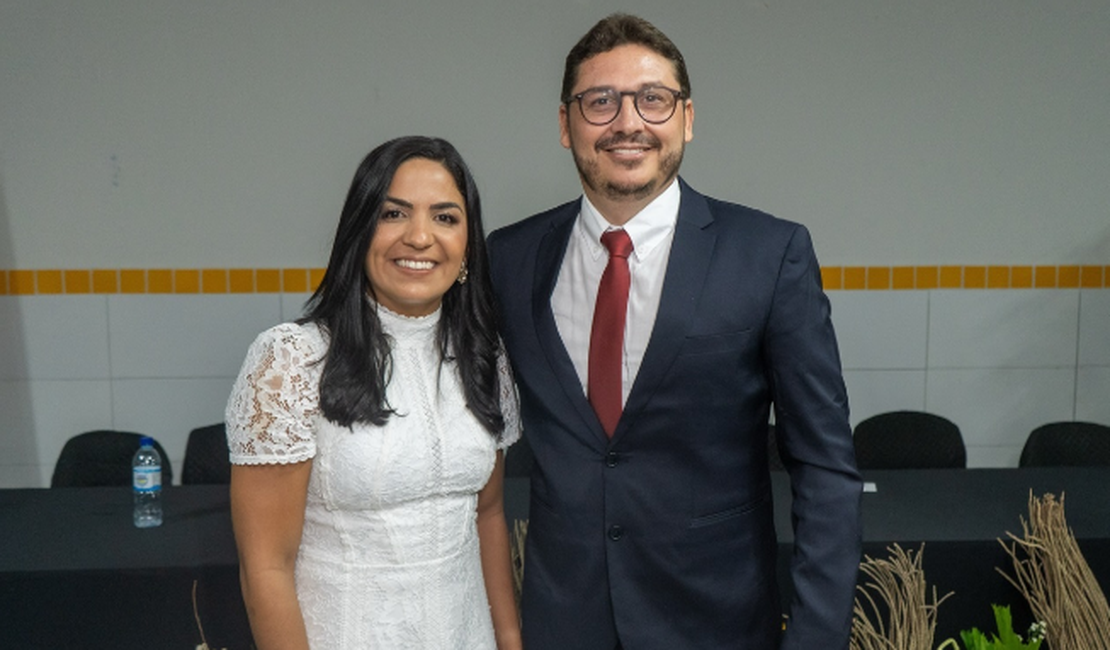 Prefeita eleita, Márcia Cavalcante, toma posse em São Luís do Quitunde