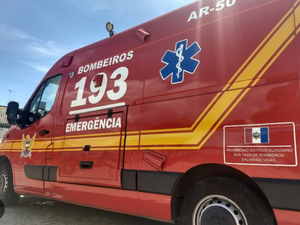 Homem fica ferido após cair de escada de cerca de sete metros em condomínio