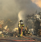 Incêndio atinge área utilizada como ferro-velho e ponto de reciclagem na Vila Canaã, em Arapiraca