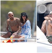 Neymar faz passeio de barco com amigos e Carol Dantas na Espanha