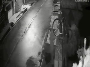 [Vídeo] Dois homens são flagrados invadindo e furtando casas na parte alta de Maceió