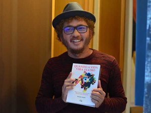 Histórias que ganham vida no teatro e se eternizam em páginas de livro