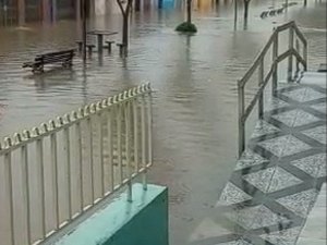 [Vídeo] Moradores registram alagamentos em Quebrangulo na manhã deste sábado (02)