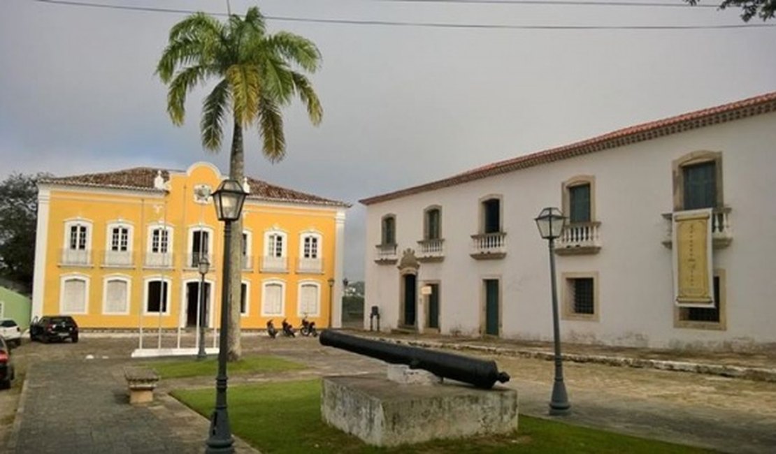 Encapuzados arrombam casa e agridem vítimas em Penedo