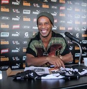 Ronaldinho é barrado no Querétaro por faltar a treino, diz imprensa local