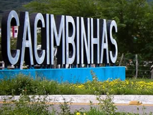 Homem com passagem por tráfico é abordado com arma branca próximo à escola