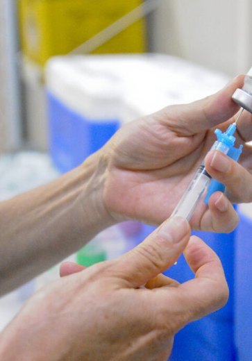 Idosos são convocados para aplicação da segunda dose de reforço da vacina contra a Covid-19