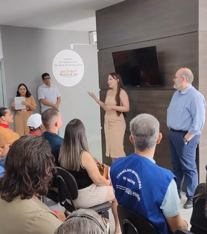 Pacientes visitam Centro de Hemodiálise de Penedo e conhecem equipe responsável pelo serviço