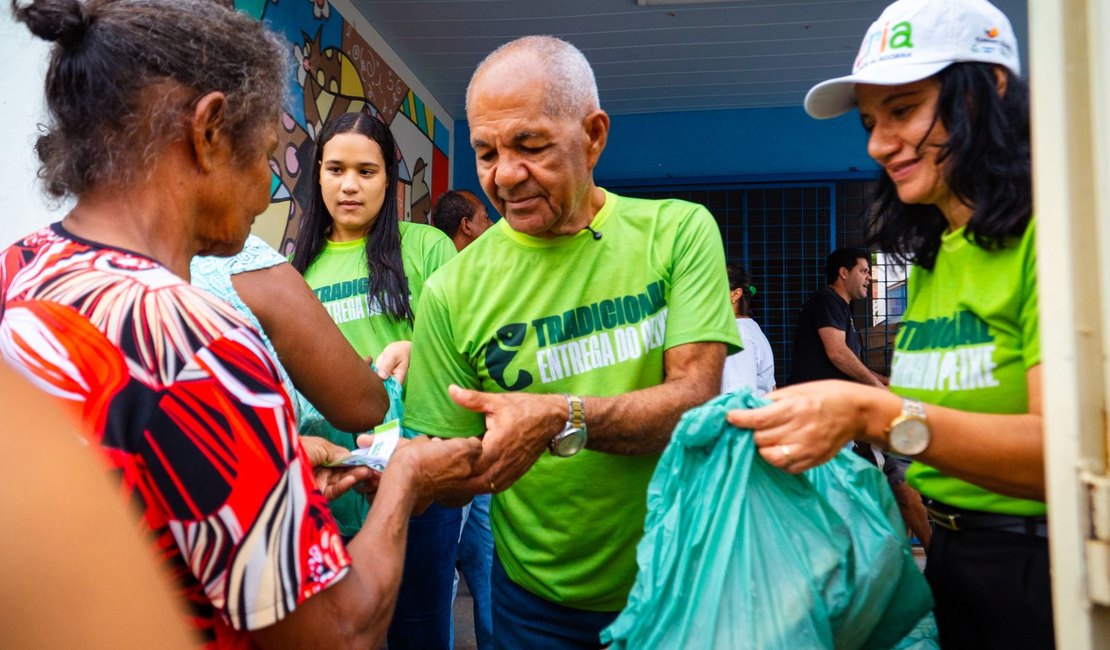 Prefeitura de Japaratinga distribui 8 toneladas de peixe na Semana Santa