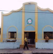 Fiéis dizem que pastor está fechando as portas da igreja em Campo Alegre