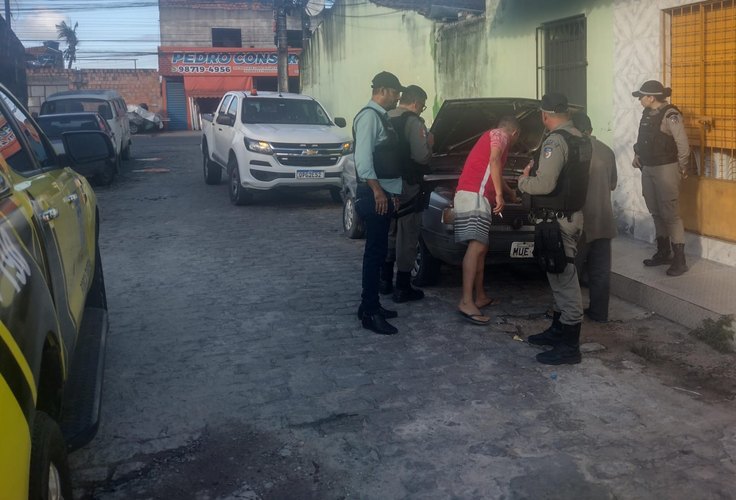 Policiais do 14º  BPM, Polícia Civil e Ronda Municipal de Messias recuperam veículo furtado no centro da cidade; carro foi localizado no Benedito Bentes