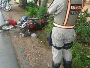 Motociclista se choca em árvore na AL 115, em Arapiraca