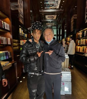 Jaden Smith compartilha foto de encontro com Jackie Chan e fãs vão à loucura