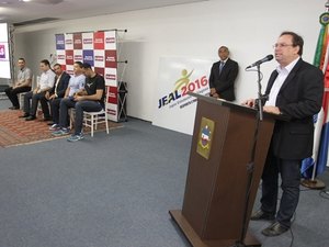 Secretário da Educação anuncia a construção de mais 37 quadras esportivas em Alagoas