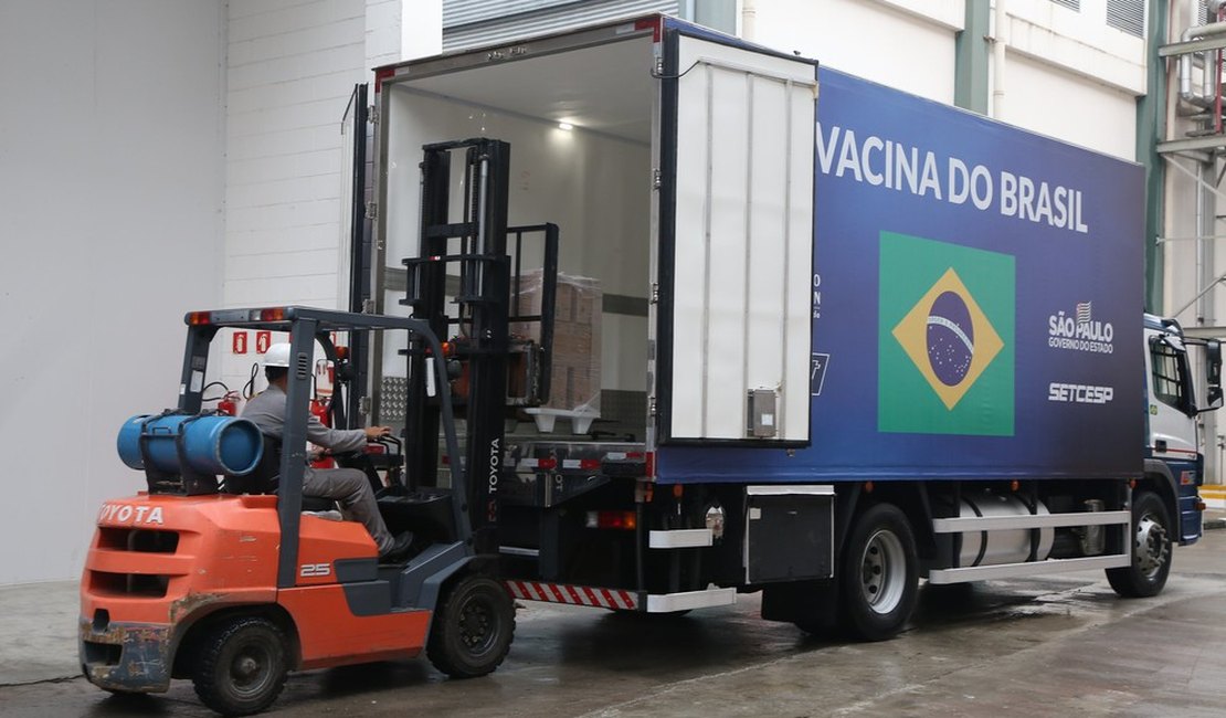 Butantan entrega mais 900 mil doses da CoronaVac após nova liberação da Anvisa
