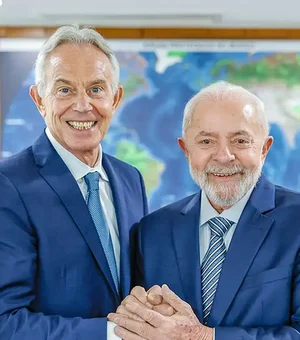 Lula e Tony Blair conversam sobre G20 e combate a extremismo