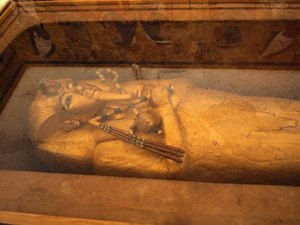 Tumba de ouro de faraó é restaurada pela primeira vez desde sua descoberta 