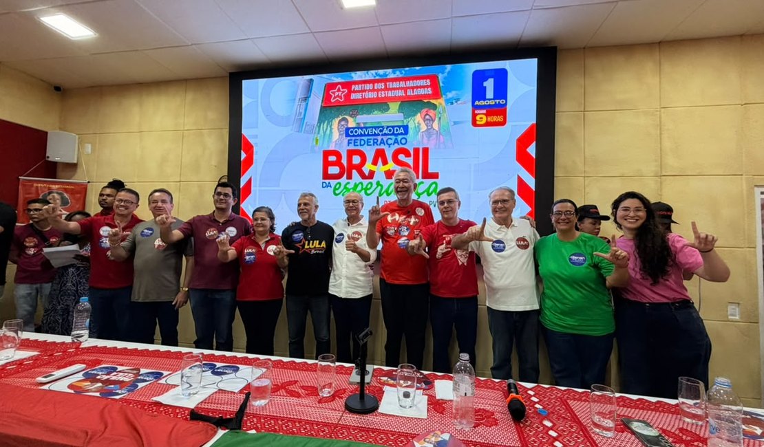 Teca Nelma participa de convenção e defende continuidade do governo Lula