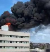 Incêndio de grandes proporções mobiliza bombeiros em hotel na Cruz das Almas