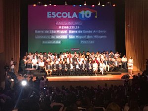 Escola 10 entrega premiação de R$ 20 milhões a cidades alagoanas