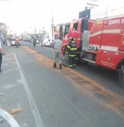 Ônibus derrama óleo diesel e causa acidentes no Centro de Arapiraca