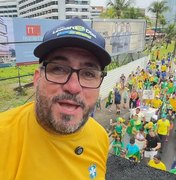 Leonardo Dias e manifestantes se mobilizam a favor da anistia em Maceió