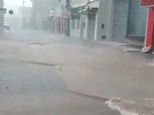 [Vídeo] Chuva forte atinge o Agreste e deixa ruas alagadas em Girau do Ponciano