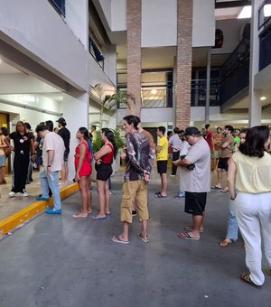 Seções eleitorais estendem votações após às 17h devido a filas