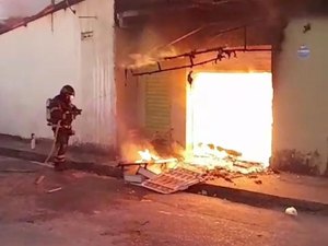 [Vídeo] Incêndio atinge estabelecimento comercial no Vergel
