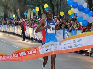 Com recorde e final eletrizante, Kandie vence a São Silvestre