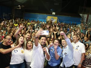 Rodrigo Cunha e Jó Pereira lotam ginásio em São Miguel dos Campos e destacam combate à pobreza como prioridade