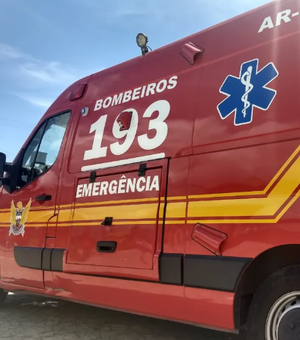 Motociclista fica gravemente ferido após colisão com poste na Rota do Mar, em Maceió