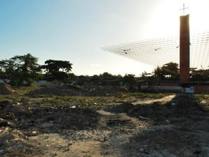 Duas pessoas são assassinadas a tiros por dupla armada próximo ao Papódromo, em Maceió