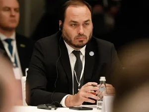 Sem citar nomes, Carlos e Eduardo Bolsonaro reagem ao pronunciamento de Mourão
