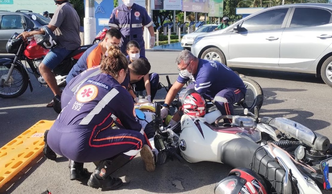 [Vídeo] Acidente entre duas motos deixa duas pessoas feridas em Arapiraca