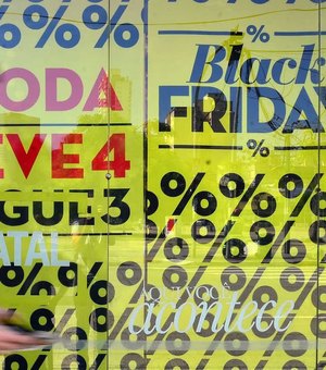 Agentes do Procon Maceió percorrem lojas e shoppings durante 'Black Friday'