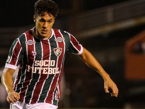 CRB negocia com zagueiro do Fluminense