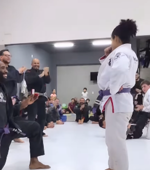 Namorado pede mulher em casamento no meio de treino de jiu-jítsu e viraliza