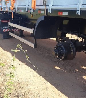 Criminosos rendem caminhoneiro e levam pneus do veículo no Sertão