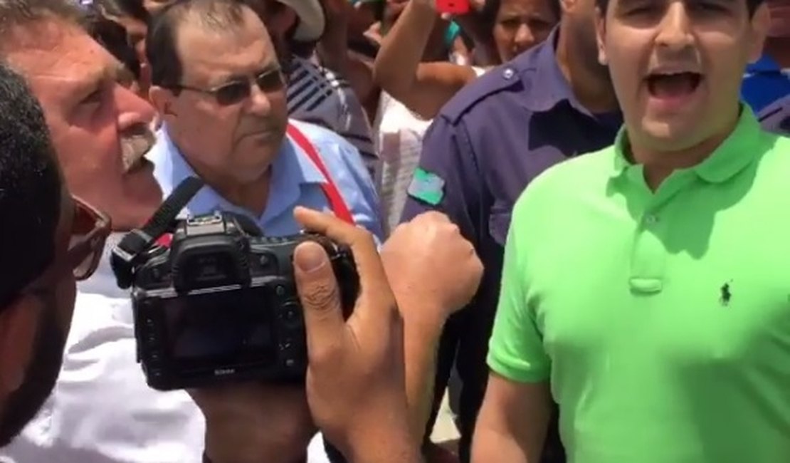 Remi Calheiros chama deputado JHC de 'insano'