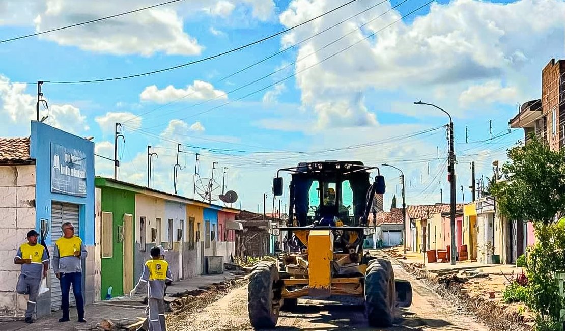 Mais mobilidade: obras de pavimentação avançam 3 km no bairro João Paulo II, em Arapiraca