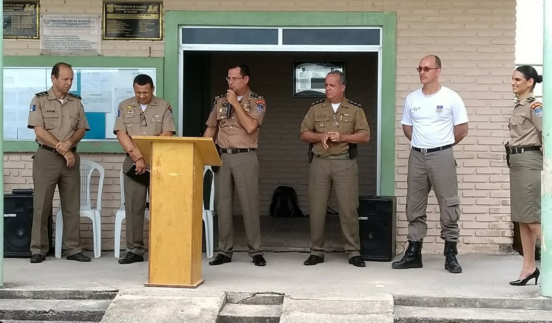 Policiais do 6º BPM participam de culto na sede do batalhão de Maragogi