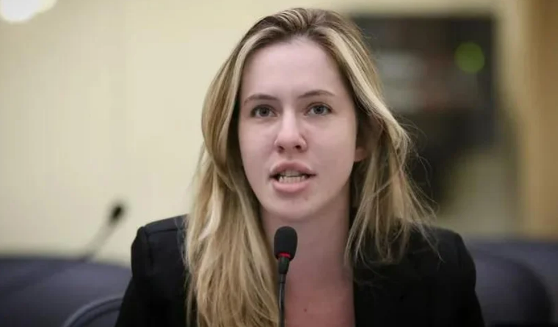 Arquidiocese de Maceió proíbe fogos com estampido e deputada Cibele Moura comemora