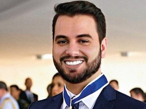 Filipe Martins é o 22º da comitiva de Bolsonaro com Covid-19