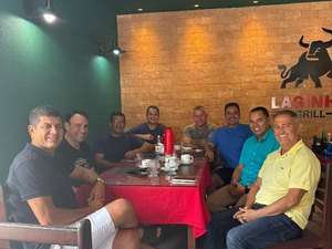 Grupo de vereadores aliados a Júnior Menezes busca unidade e consenso na eleição da presidência da Câmara